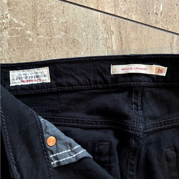 Levi’s Wedgie Straight Jeans - Picture 7 of 8